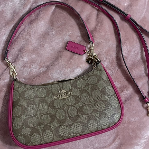 Pink Coach Purse💕 - Picture 1 of 3